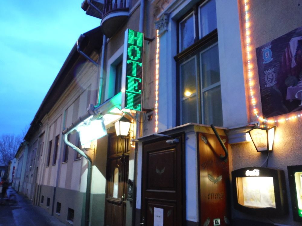 Illes Hotel Szeged Exterior photo